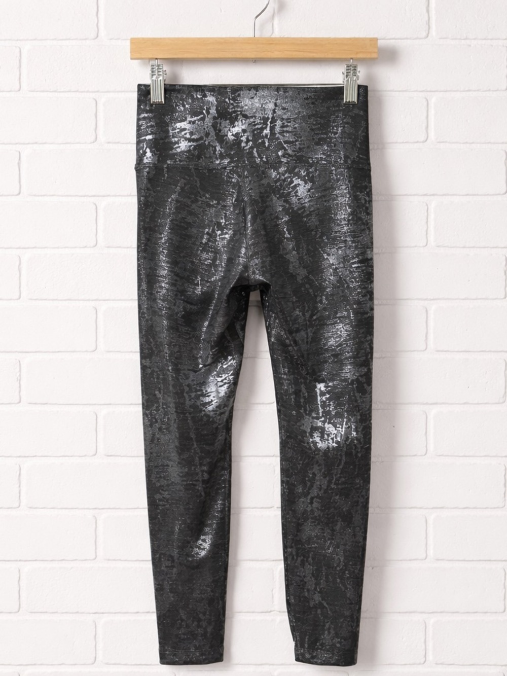 Lululemon Size 4 Black‎ Metallic Foil Print High Rise Leggings Athletic Yoga